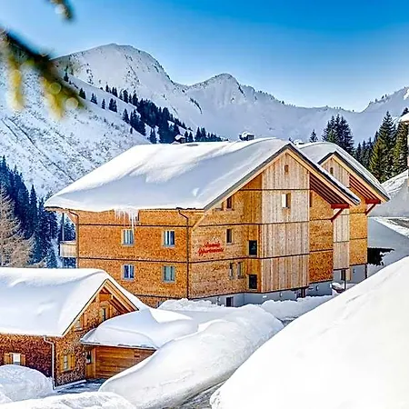 Damuels Appartements Aparthotel 4*